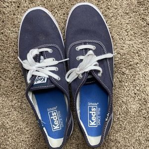 Woman’s navy keds 7.5 shoe